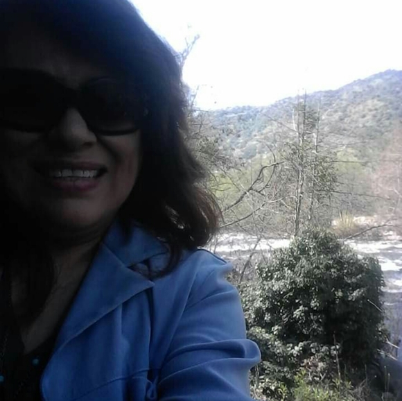 HELLO, SO NICE TO MEET YOU, I'M GINA... - Picture 1 of 6